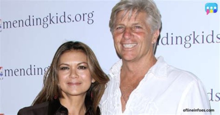 Is Nia Peeples Married?